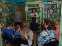 Литературный час «На досуге летним днем в руки книгу мы берем!»  в деревне Свингино